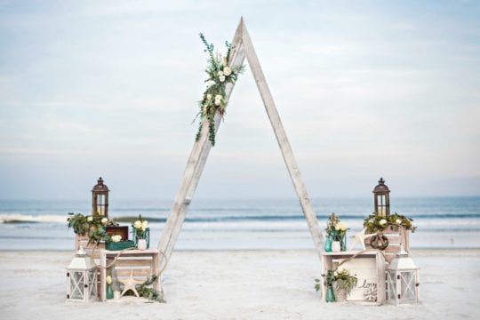 ¿Cómo decorar una boda en la playa? Tips para elegir la decoración ideal